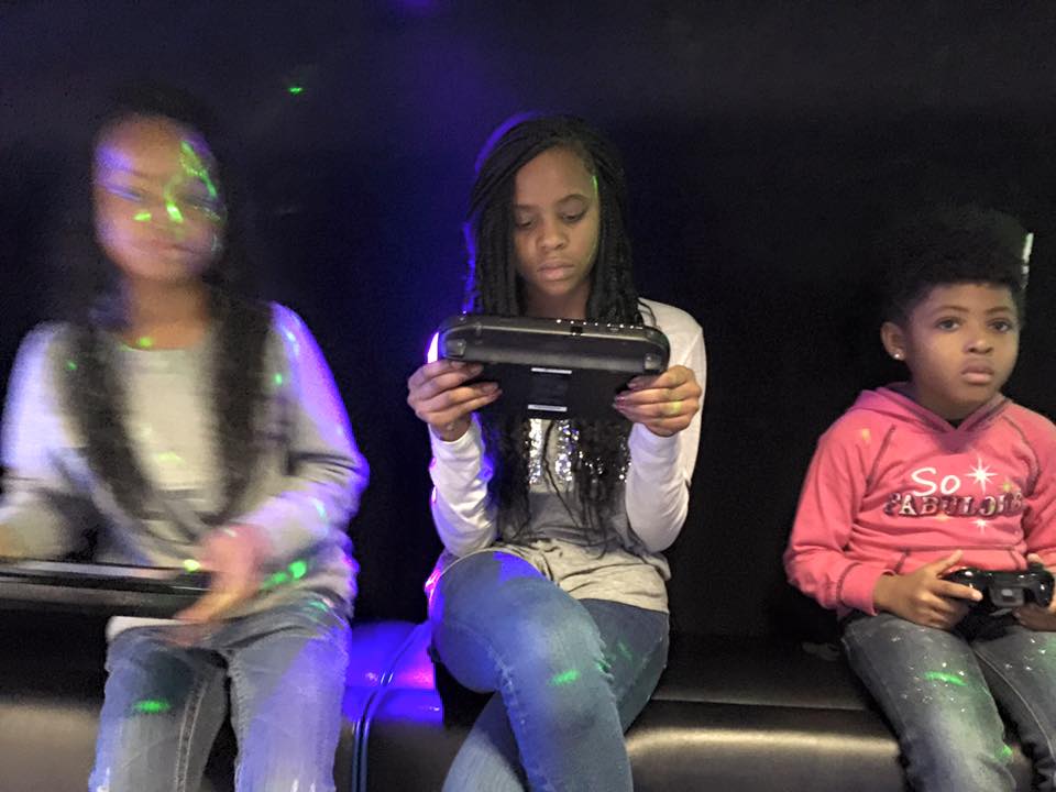 blue-girls-wii-u